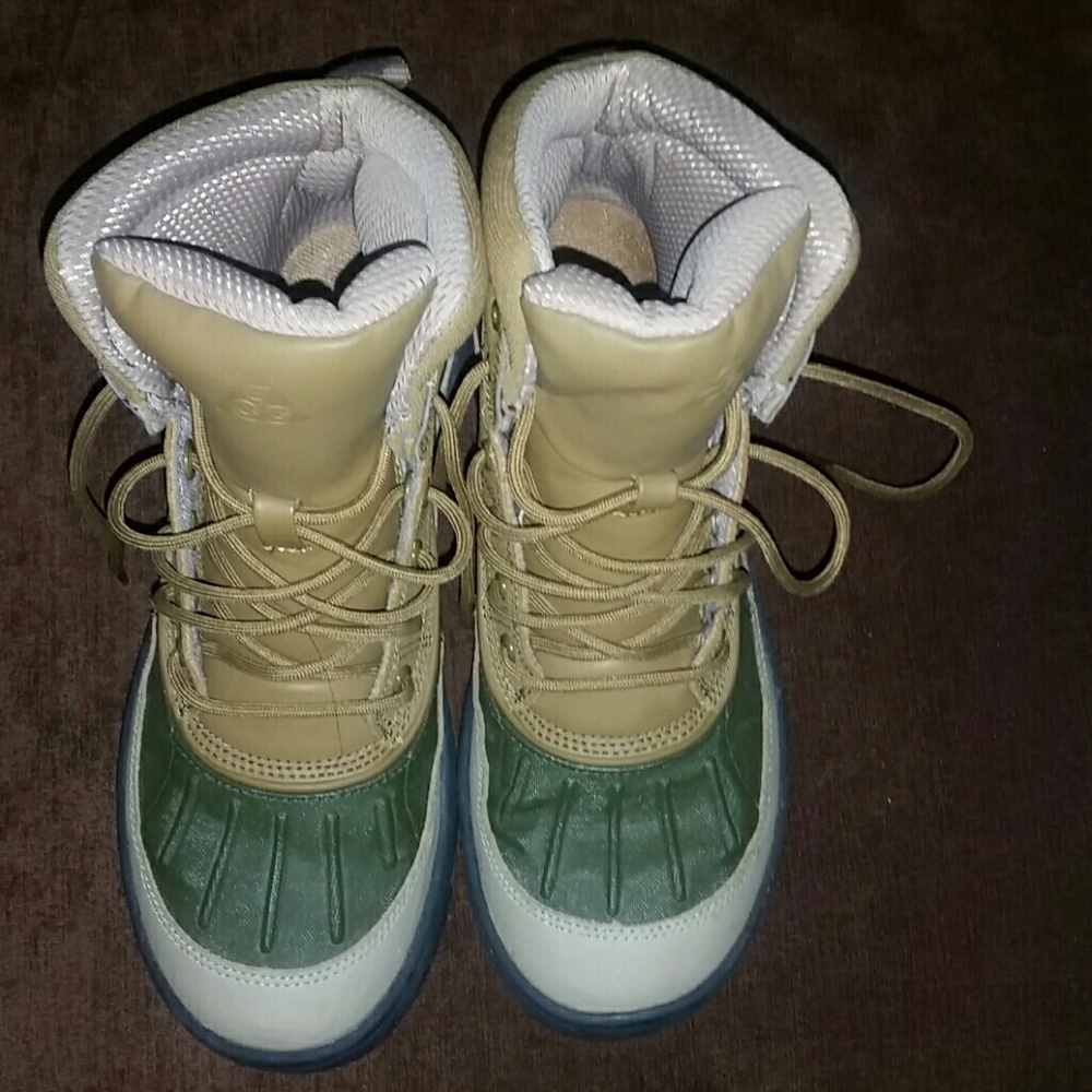 Nike short boots